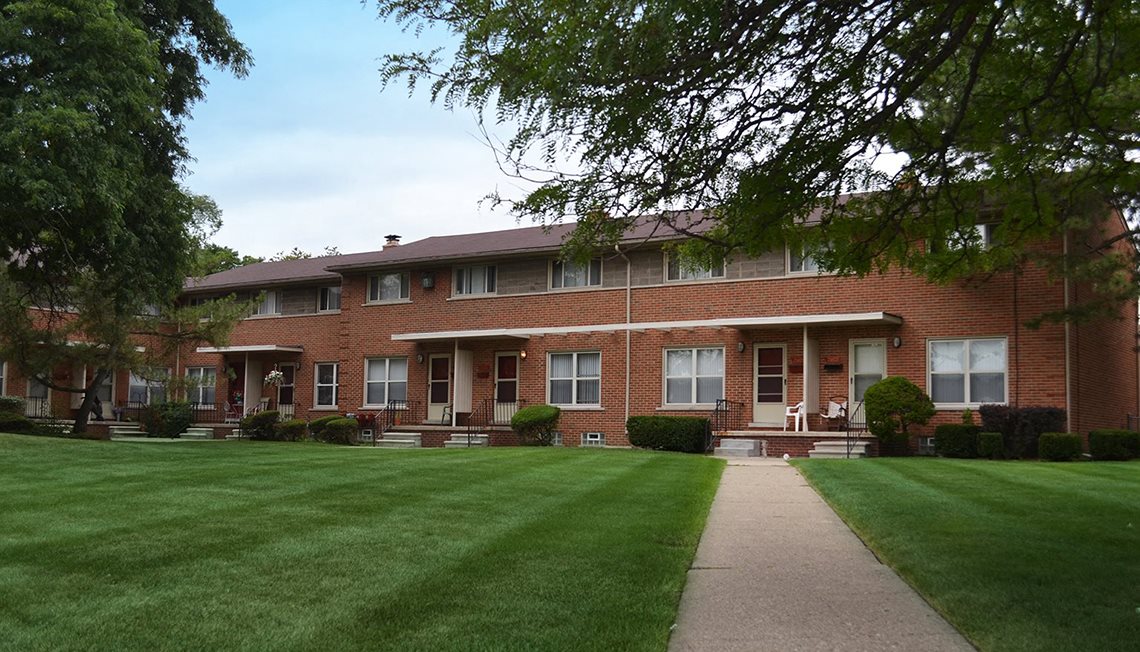 Photos and Video of Stratford Villa in Oak Park, MI